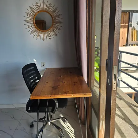 Board House Kedungu公寓